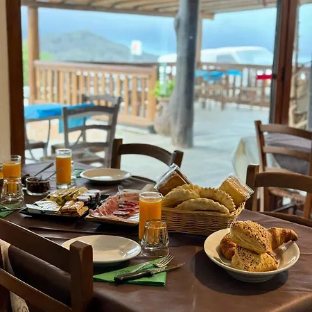 فندق مبيت وإفطار Is Cubas