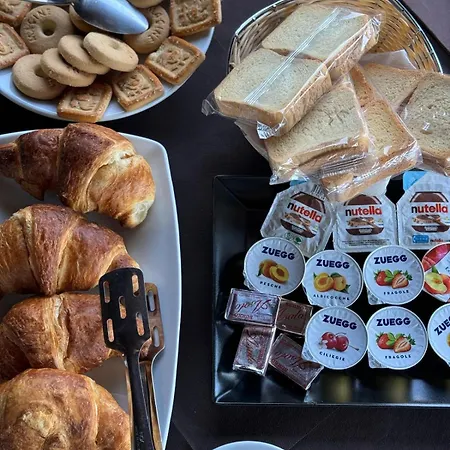 לינה וארוחת בוקר Is Cubas