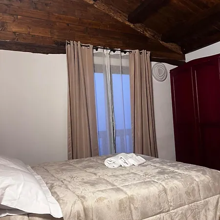 לינה וארוחת בוקר Is Cubas Desulo