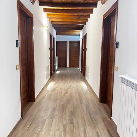 לינה וארוחת בוקר Is Cubas Desulo